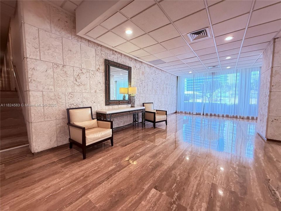 For Sale: $675,000 (2 beds, 2 baths, 1240 Square Feet)