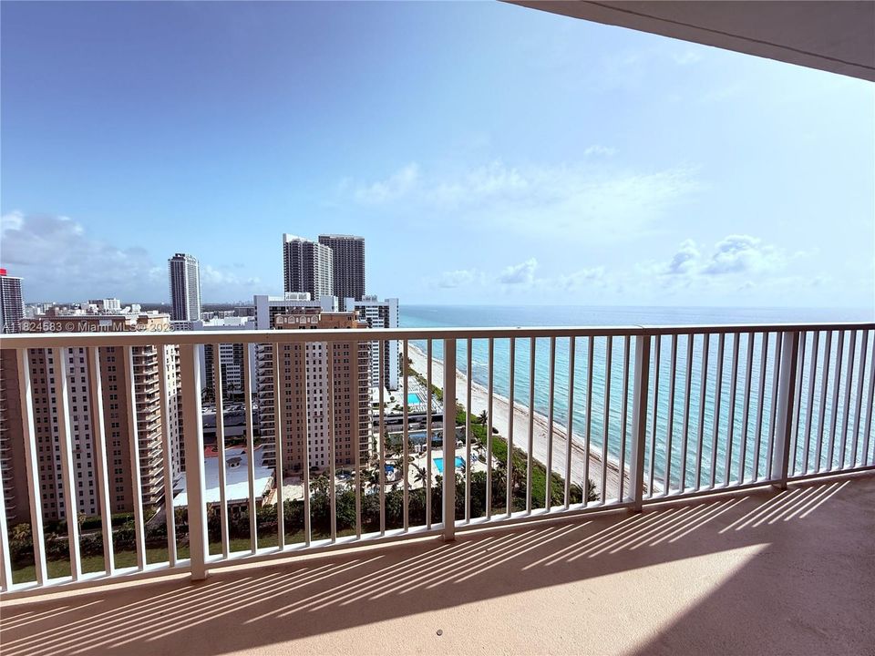 For Sale: $675,000 (2 beds, 2 baths, 1240 Square Feet)