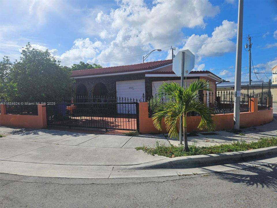 合同活跃: $475,000 (2 贝兹, 2 浴室, 1260 平方英尺)