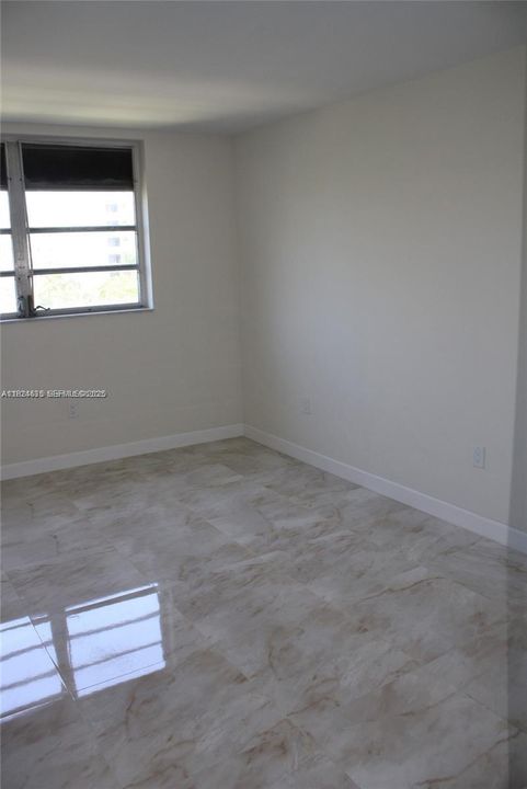 For Sale: $168,000 (1 beds, 1 baths, 763 Square Feet)