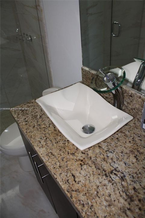 待售: $168,000 (1 贝兹, 1 浴室, 763 平方英尺)