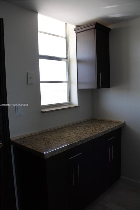 For Sale: $168,000 (1 beds, 1 baths, 763 Square Feet)