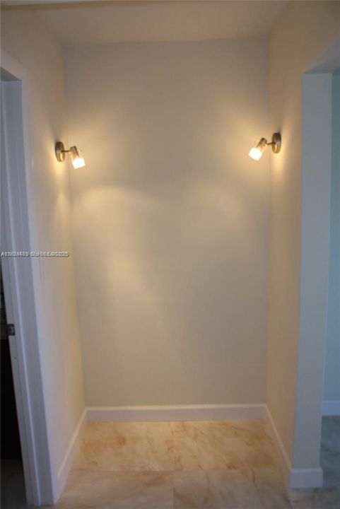 For Sale: $168,000 (1 beds, 1 baths, 763 Square Feet)