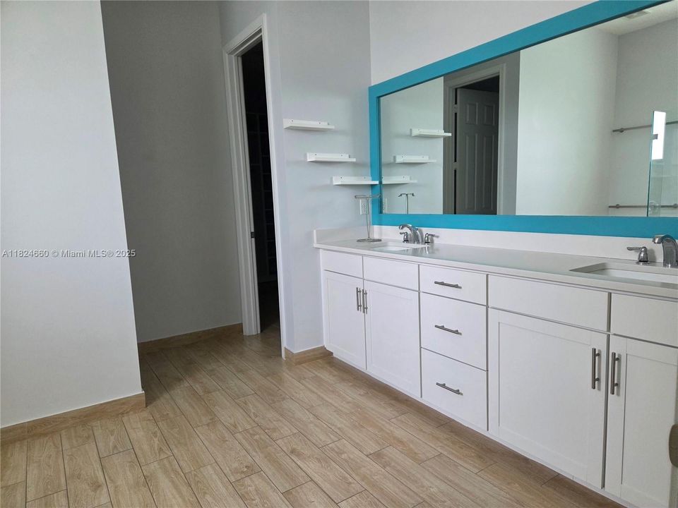 Recientemente alquilado: $3,950 (3 camas, 3 baños, 2635 Pies cuadrados)