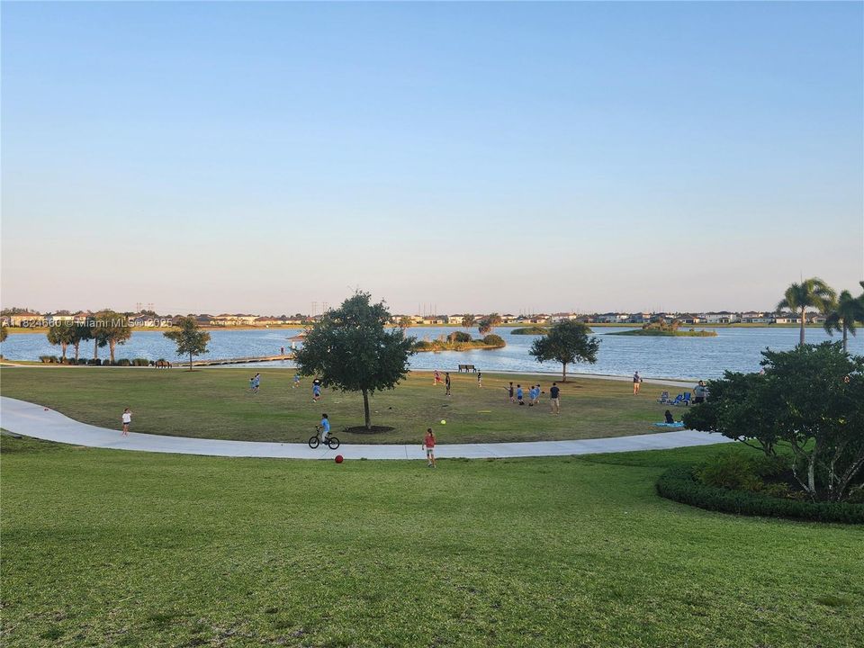 Recientemente alquilado: $3,950 (3 camas, 3 baños, 2635 Pies cuadrados)