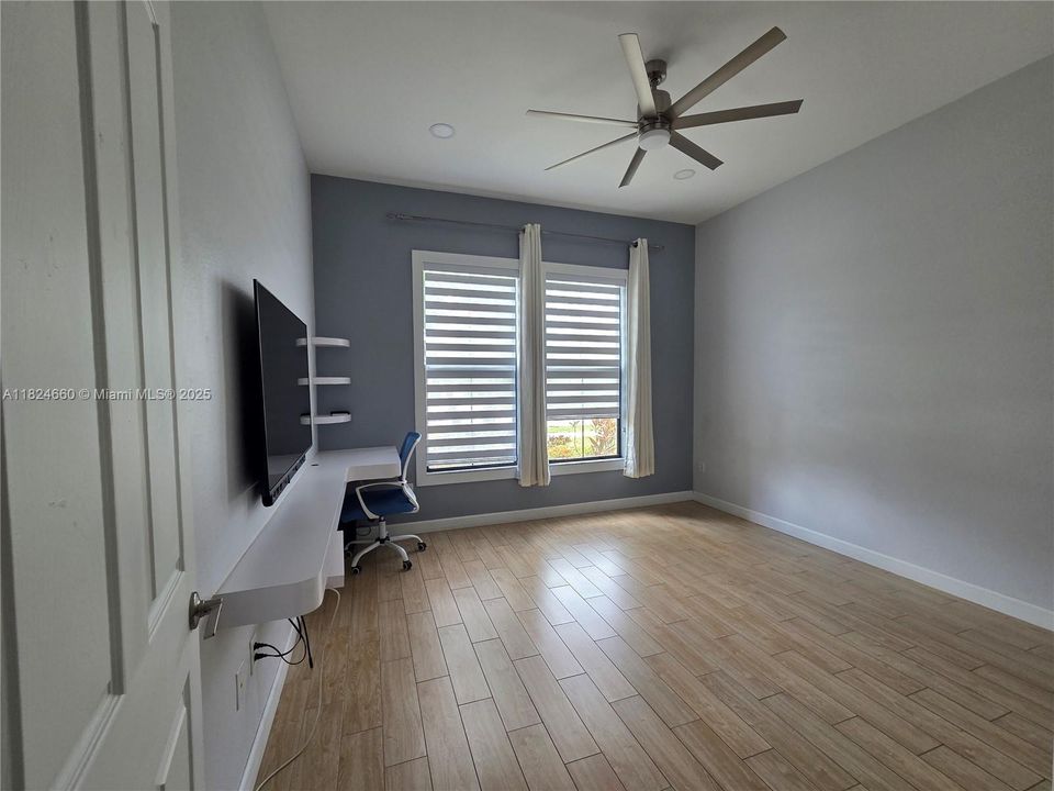 Recientemente alquilado: $3,950 (3 camas, 3 baños, 2635 Pies cuadrados)