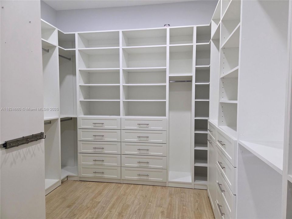 Recientemente alquilado: $3,950 (3 camas, 3 baños, 2635 Pies cuadrados)