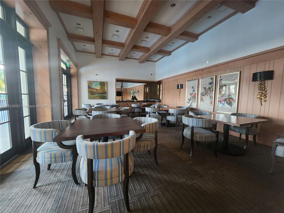 Recientemente alquilado: $3,950 (3 camas, 3 baños, 2635 Pies cuadrados)