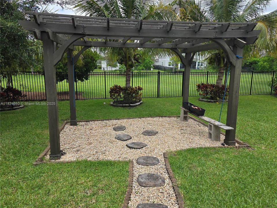 Recientemente alquilado: $3,950 (3 camas, 3 baños, 2635 Pies cuadrados)