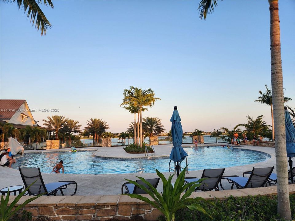 Recientemente alquilado: $3,950 (3 camas, 3 baños, 2635 Pies cuadrados)