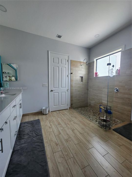 Recientemente alquilado: $3,950 (3 camas, 3 baños, 2635 Pies cuadrados)