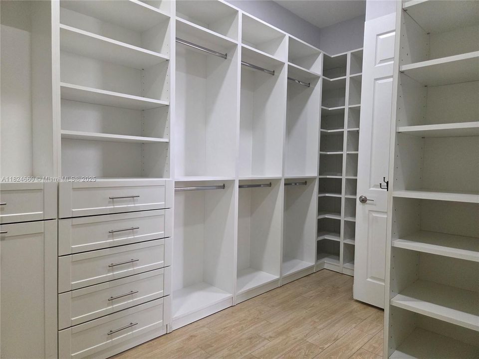 Recientemente alquilado: $3,950 (3 camas, 3 baños, 2635 Pies cuadrados)