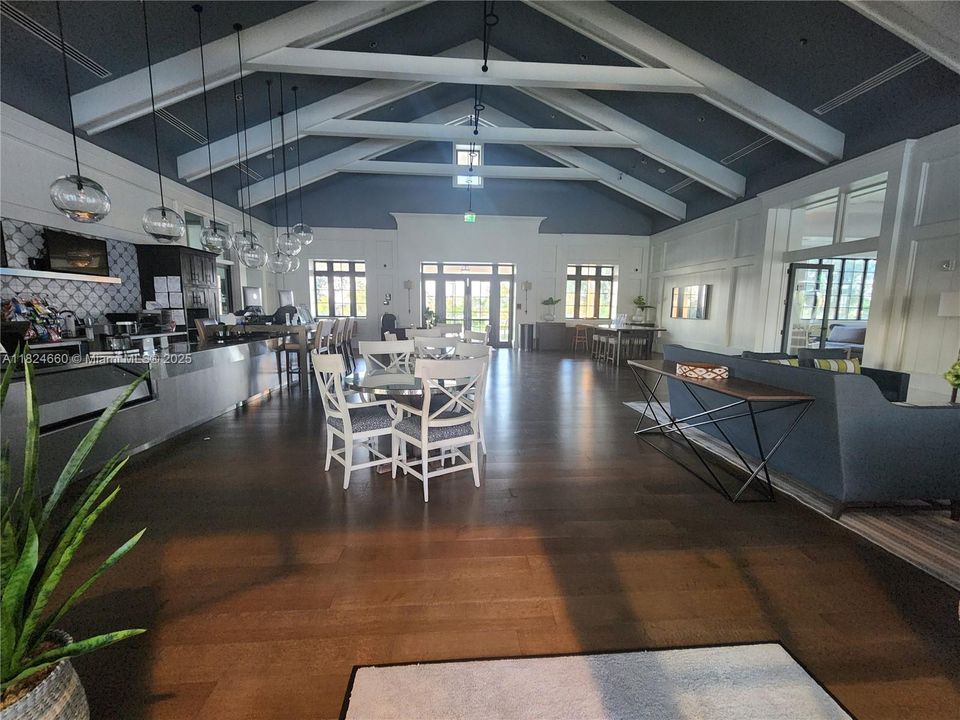 Recientemente alquilado: $3,950 (3 camas, 3 baños, 2635 Pies cuadrados)