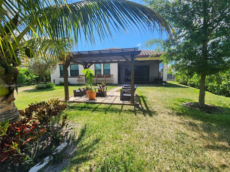 Recientemente alquilado: $3,950 (3 camas, 3 baños, 2635 Pies cuadrados)