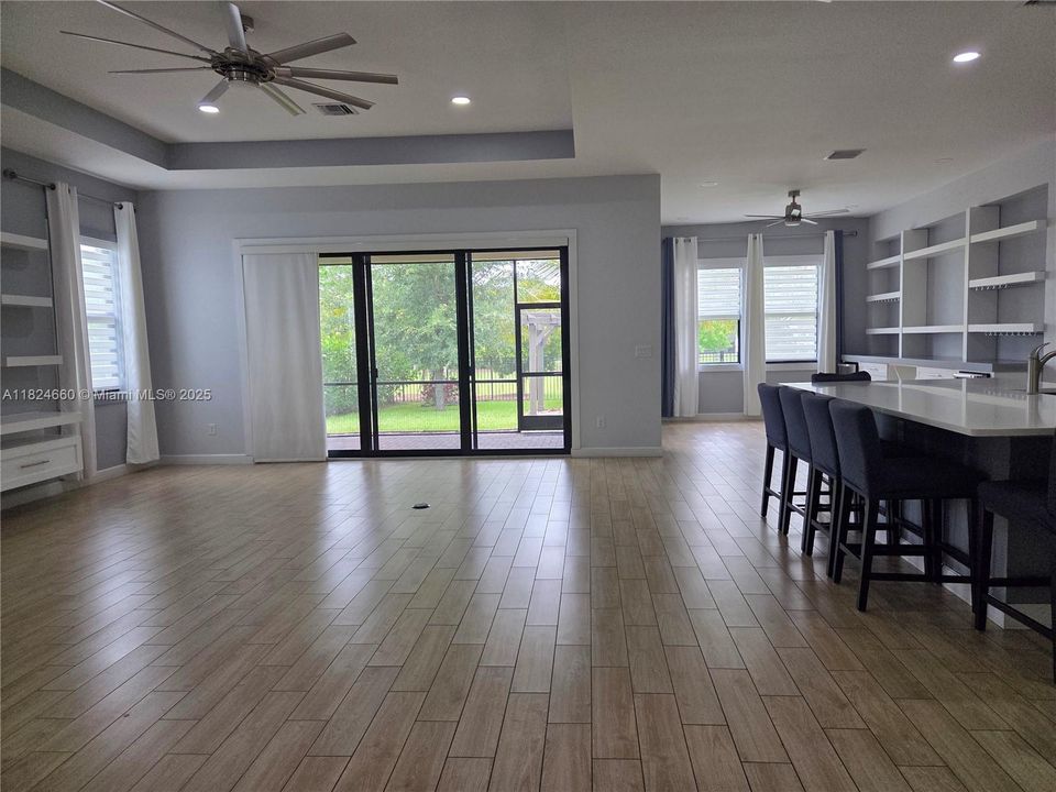 Recientemente alquilado: $3,950 (3 camas, 3 baños, 2635 Pies cuadrados)