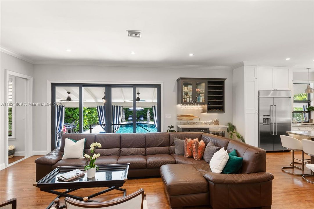 Recently Sold: $3,998,000 (5 beds, 4 baths, 3197 Square Feet)