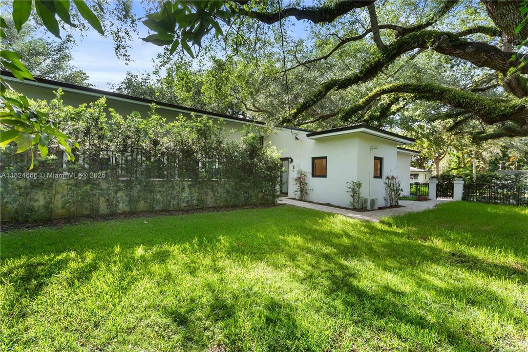 Recently Sold: $3,998,000 (5 beds, 4 baths, 3197 Square Feet)