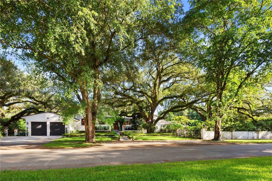 Recently Sold: $3,998,000 (5 beds, 4 baths, 3197 Square Feet)