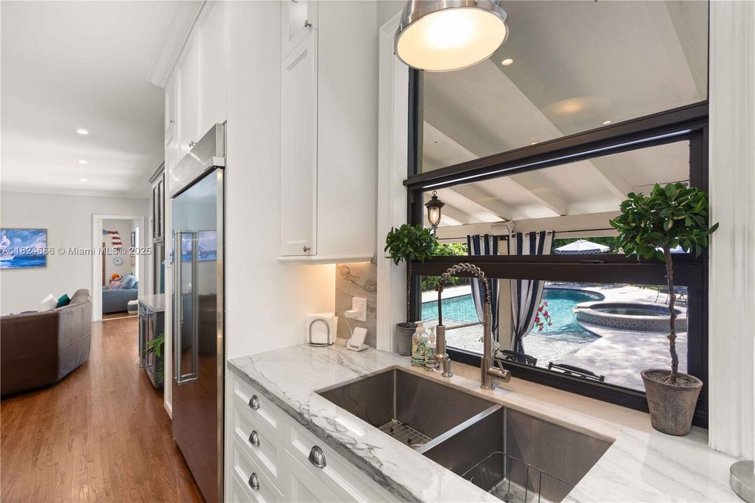 Recently Sold: $3,998,000 (5 beds, 4 baths, 3197 Square Feet)