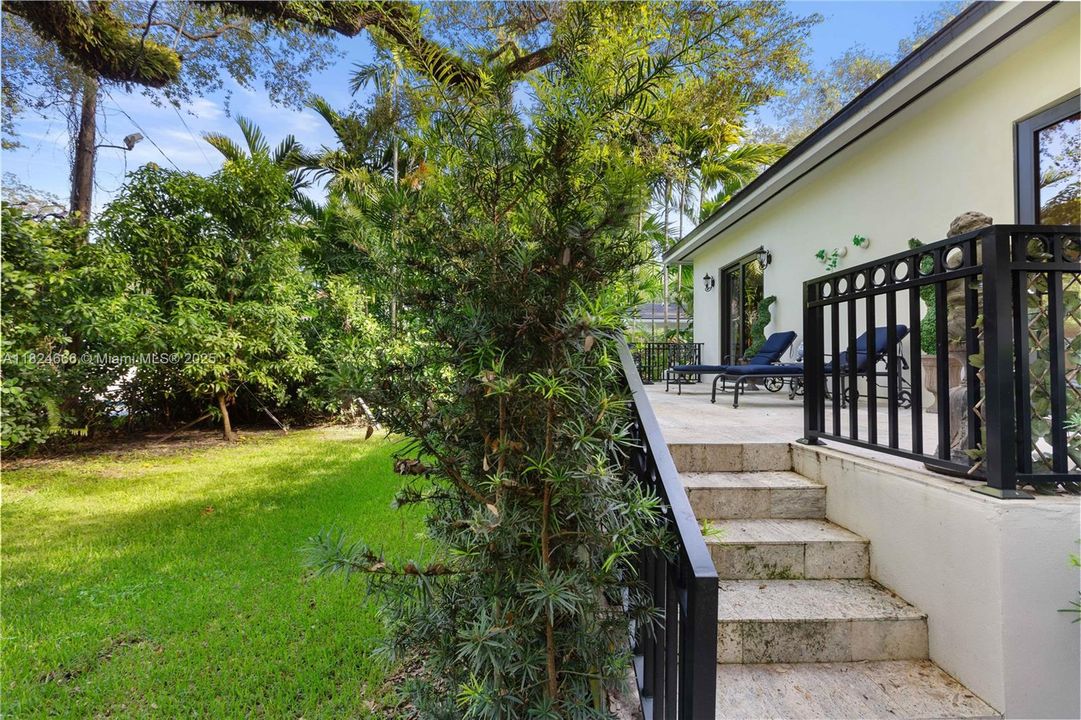 Recently Sold: $3,998,000 (5 beds, 4 baths, 3197 Square Feet)