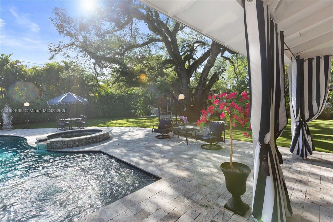 Recently Sold: $3,998,000 (5 beds, 4 baths, 3197 Square Feet)