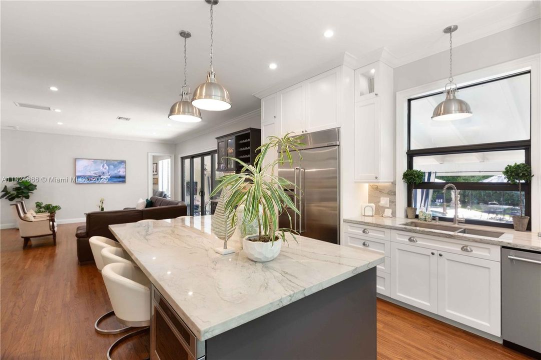 Recently Sold: $3,998,000 (5 beds, 4 baths, 3197 Square Feet)