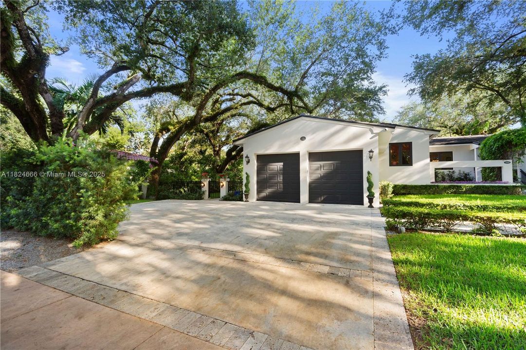 Recently Sold: $3,998,000 (5 beds, 4 baths, 3197 Square Feet)