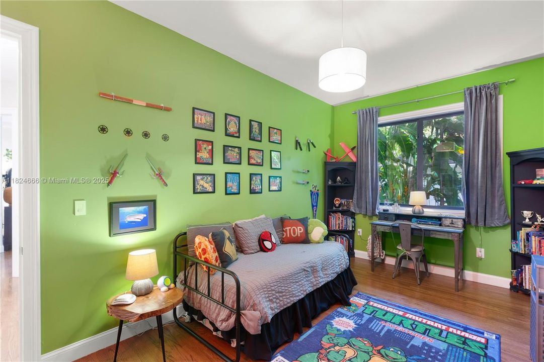 Recently Sold: $3,998,000 (5 beds, 4 baths, 3197 Square Feet)