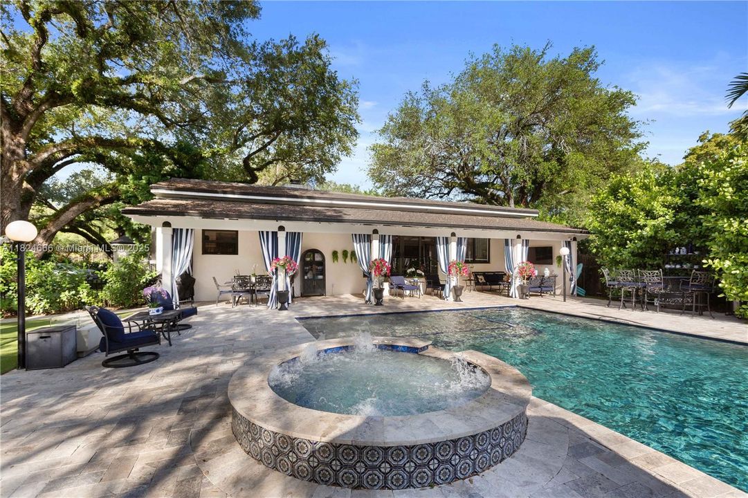 Recently Sold: $3,998,000 (5 beds, 4 baths, 3197 Square Feet)