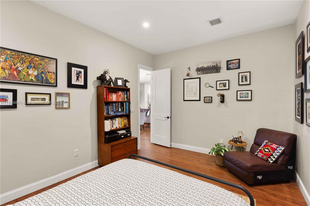 Recently Sold: $3,998,000 (5 beds, 4 baths, 3197 Square Feet)