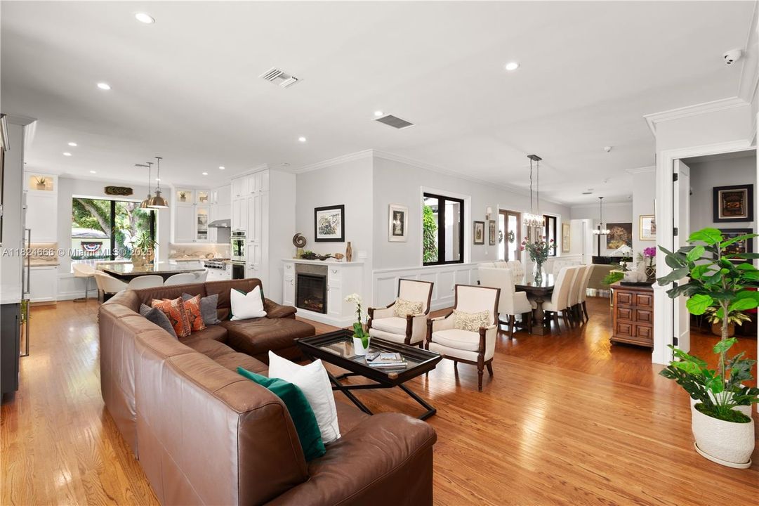 Recently Sold: $3,998,000 (5 beds, 4 baths, 3197 Square Feet)