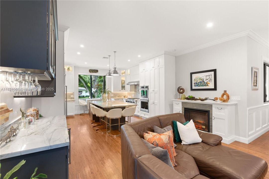 Recently Sold: $3,998,000 (5 beds, 4 baths, 3197 Square Feet)