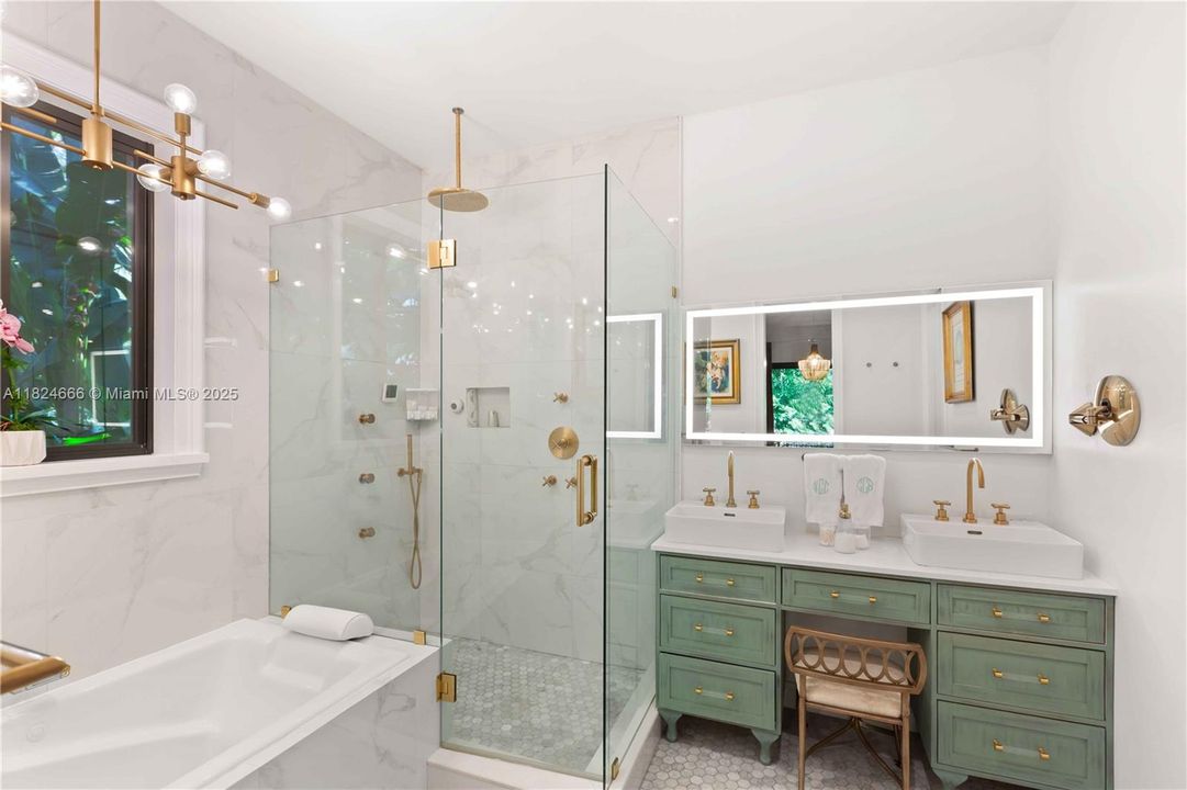 Recently Sold: $3,998,000 (5 beds, 4 baths, 3197 Square Feet)