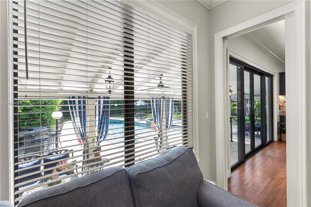 Recently Sold: $3,998,000 (5 beds, 4 baths, 3197 Square Feet)