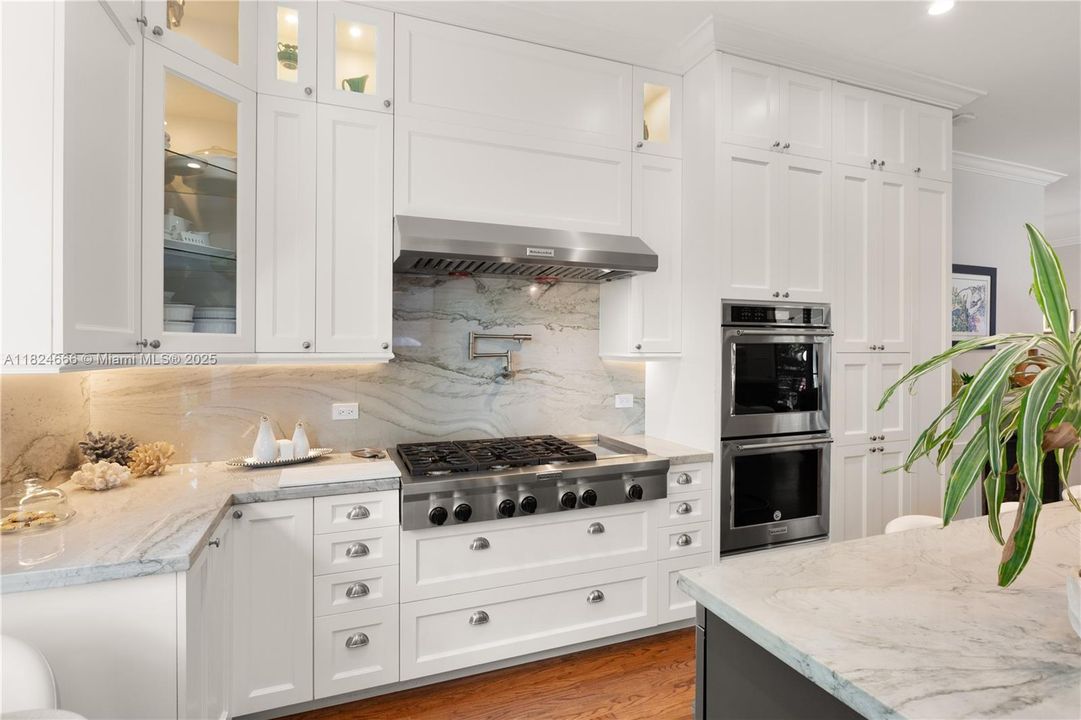 Recently Sold: $3,998,000 (5 beds, 4 baths, 3197 Square Feet)