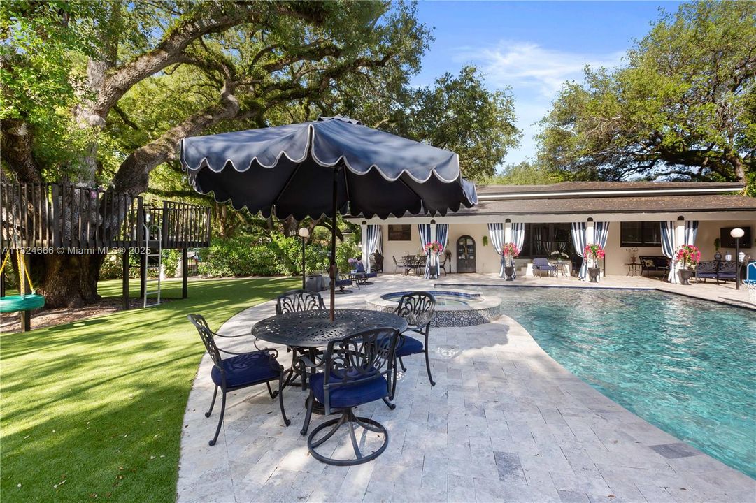 Recently Sold: $3,998,000 (5 beds, 4 baths, 3197 Square Feet)