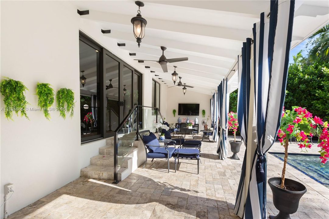 Recently Sold: $3,998,000 (5 beds, 4 baths, 3197 Square Feet)