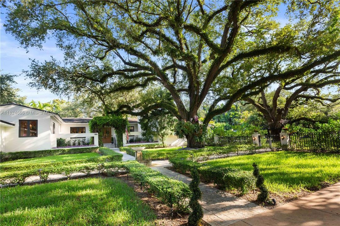 Recently Sold: $3,998,000 (5 beds, 4 baths, 3197 Square Feet)