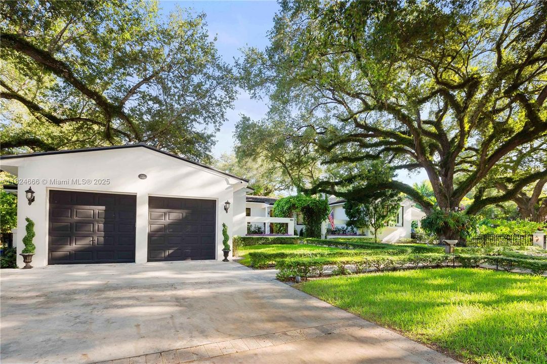 Recently Sold: $3,998,000 (5 beds, 4 baths, 3197 Square Feet)