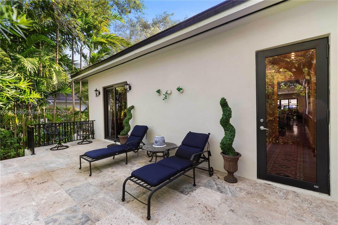 Recently Sold: $3,998,000 (5 beds, 4 baths, 3197 Square Feet)