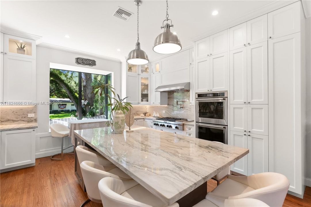 Recently Sold: $3,998,000 (5 beds, 4 baths, 3197 Square Feet)