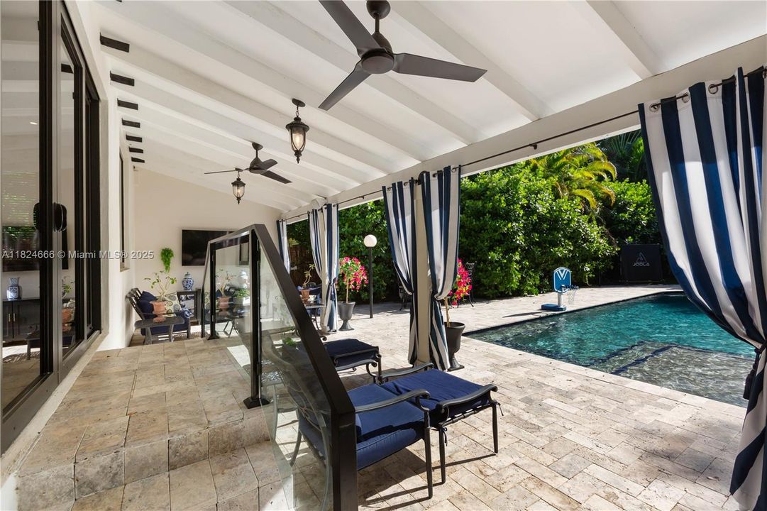 Recently Sold: $3,998,000 (5 beds, 4 baths, 3197 Square Feet)