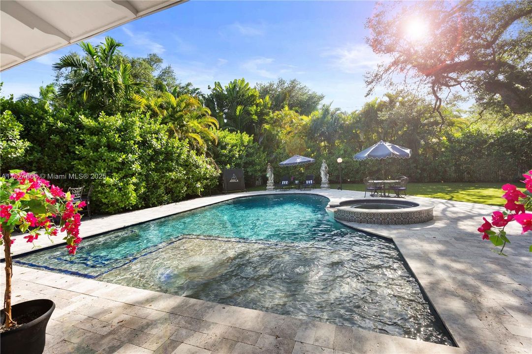 Recently Sold: $3,998,000 (5 beds, 4 baths, 3197 Square Feet)