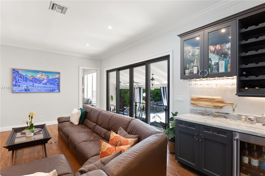 Recently Sold: $3,998,000 (5 beds, 4 baths, 3197 Square Feet)