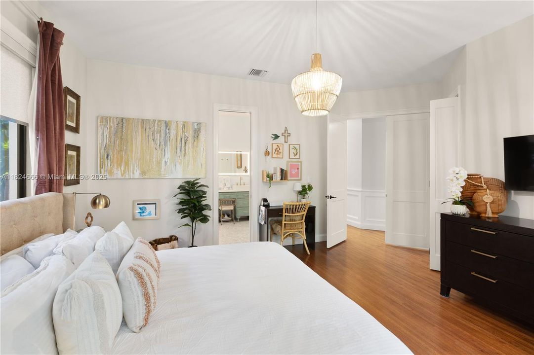 Recently Sold: $3,998,000 (5 beds, 4 baths, 3197 Square Feet)