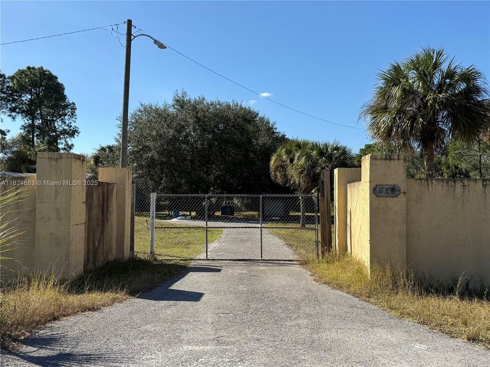 最近售出: $169,999 (3 贝兹, 2 浴室, 0 平方英尺)