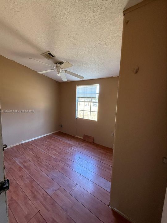 最近售出: $169,999 (3 贝兹, 2 浴室, 0 平方英尺)