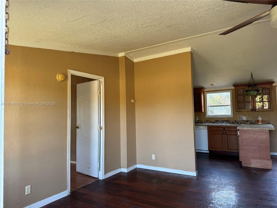 最近售出: $169,999 (3 贝兹, 2 浴室, 0 平方英尺)