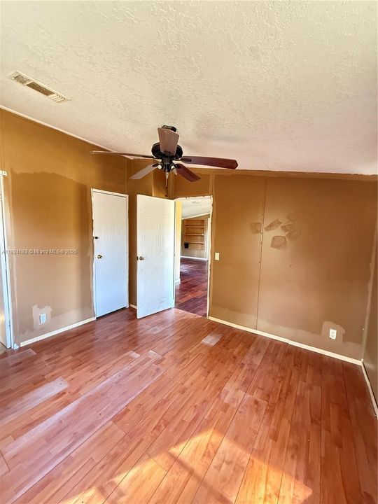 最近售出: $169,999 (3 贝兹, 2 浴室, 0 平方英尺)