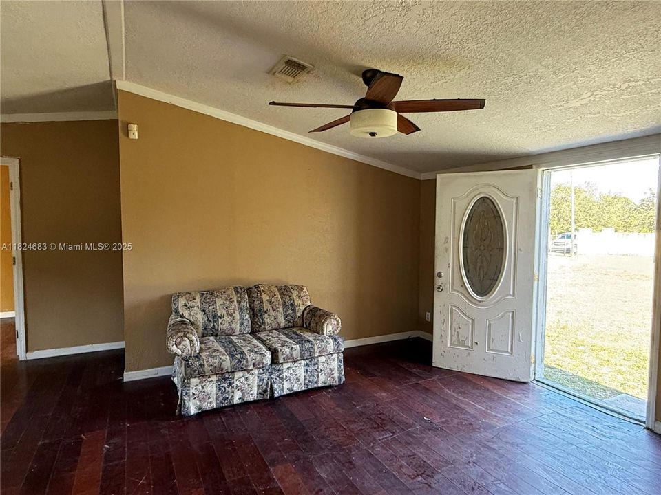 最近售出: $169,999 (3 贝兹, 2 浴室, 0 平方英尺)